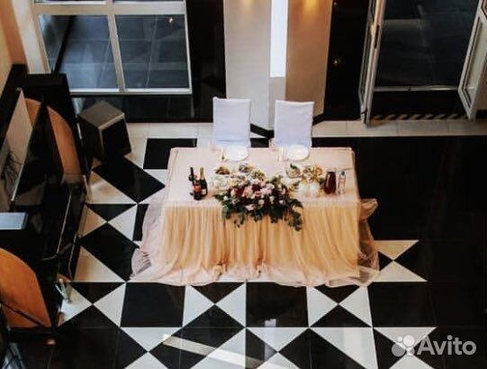 Продам юбку на свадебнй стол с салфетками