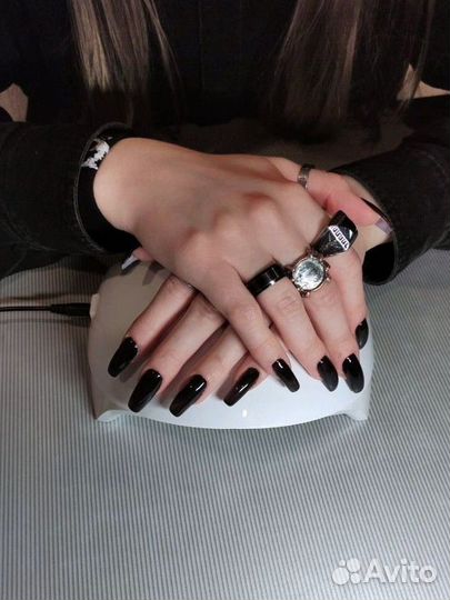 Модель на наращивание ногтей, маникюр