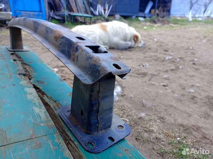 Усилитель заднего бампера Шкода йети