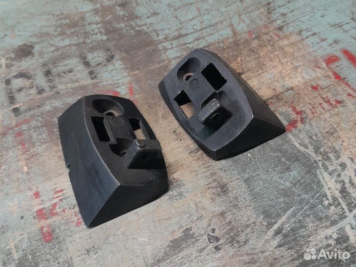 Кронштейны зеркал на двери волга