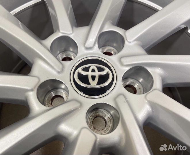 Оригинальные литые диски для Toyota Camry V70 R17
