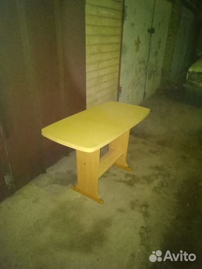 Овальный стол