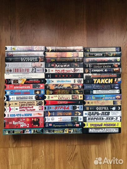 VHS кассеты с фильмами и мультфильмами