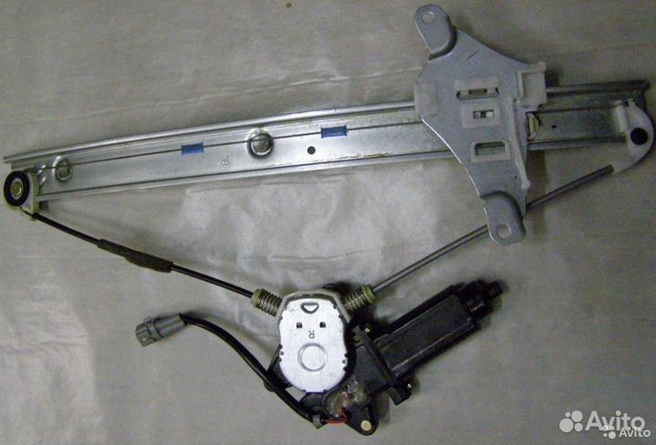 Стеклоподъемник toyota передний 6982020300