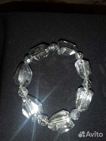 Два сверкающих браслета на руку