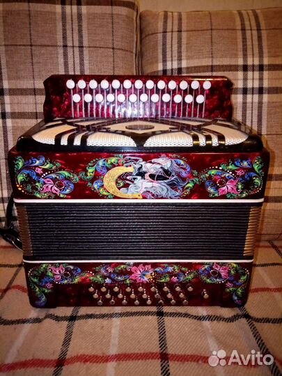 Гармонь цельнопланочная