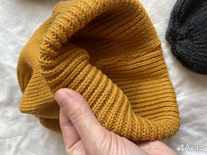 Шапки демисезонные, носки, варежки, зимние шапки