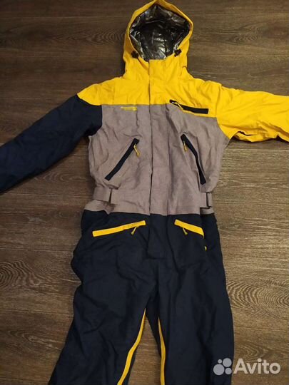 Комбинезон для зимних видов спорта