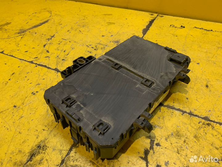 Блок предохранителей Opel Astra H 2006-2014