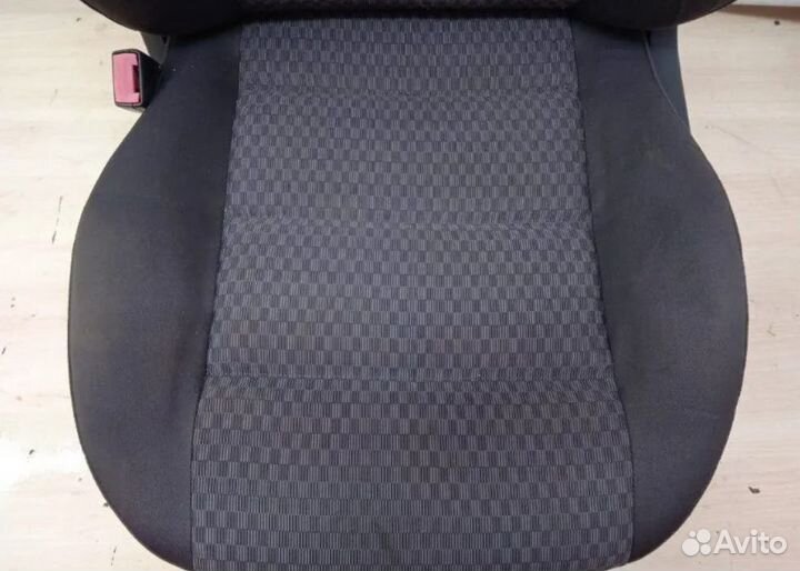 Сиденье Пассат б5 переднее левое Volkswagen Passat