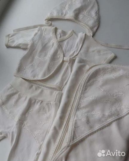 Комплект на выписку для девочки