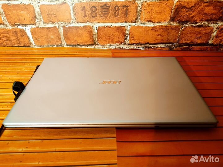 Acer V5-571G-i5-3 Gen \ 4 Озу\ GeForce GT 710M 2GB
