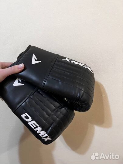Боксерские перчатки снарядные demix