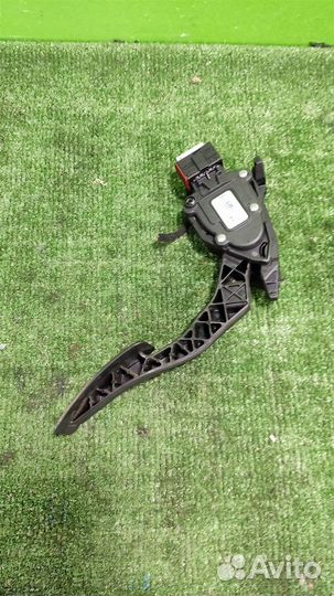 Педаль газа электронная Opel Astra J 2010