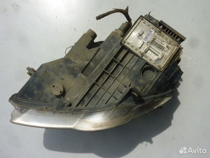 Фара ксенон адаптивная правая Volkswagen Passat B6