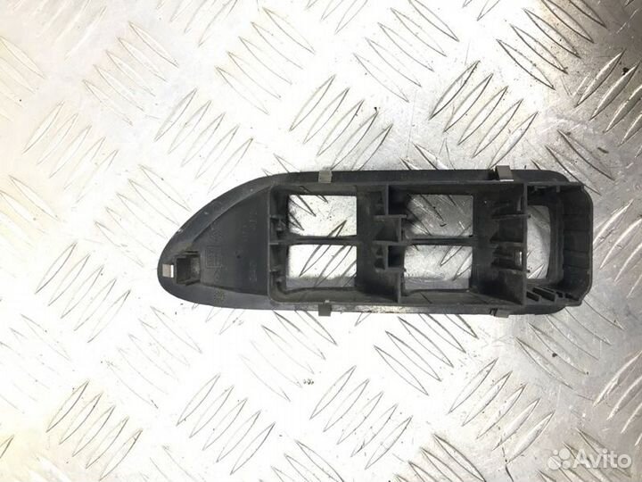 Накладка декоративная передняя левая Renault