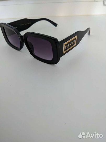 Солнцезащитные очки versace