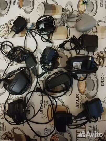 Кассетный магнитофон и зарядные устройства