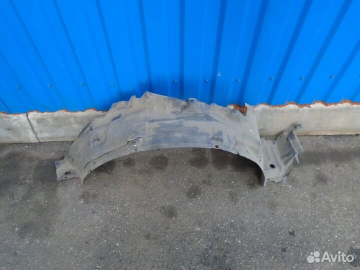 Nissan 63840-5M400 Подкрылок перед правый