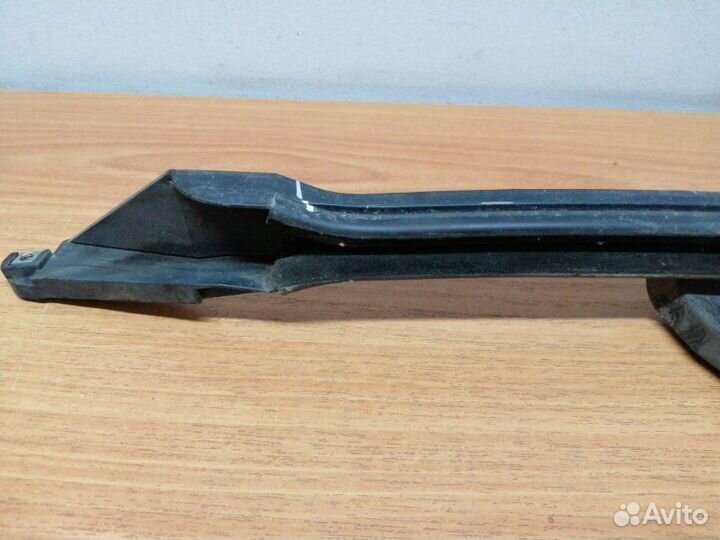 Направляющая стекла двери задняя левая Citroen C4