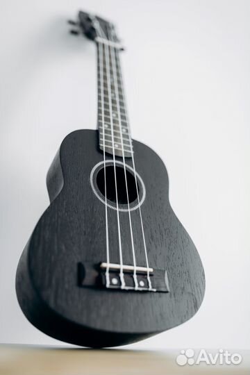 Укулеле Kaimana, гавайская гитара (индонезия)