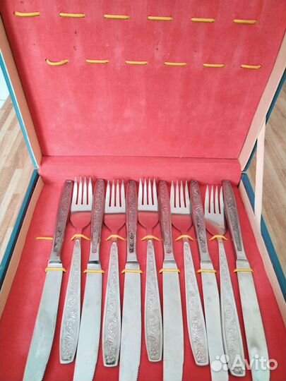 Набор столовых приборов вилки и ножи
