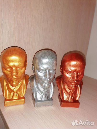 Бюст В. И. Ленина