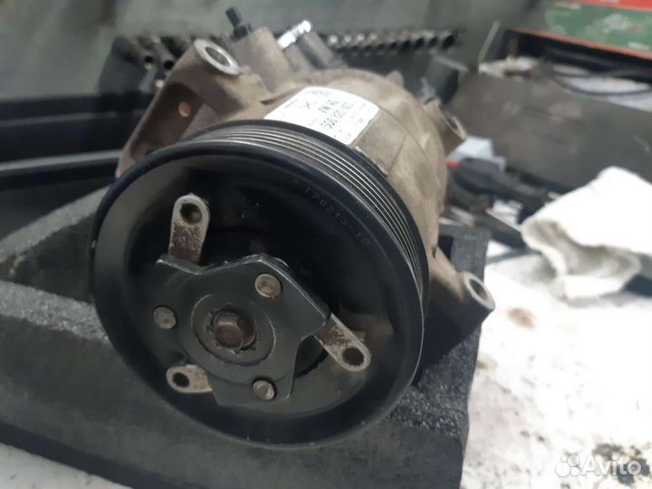 Компрессор кондиционера VAG