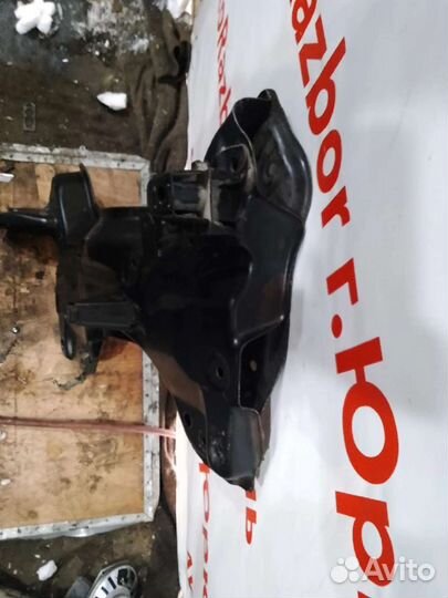 Подрамник передний Peugeot 206