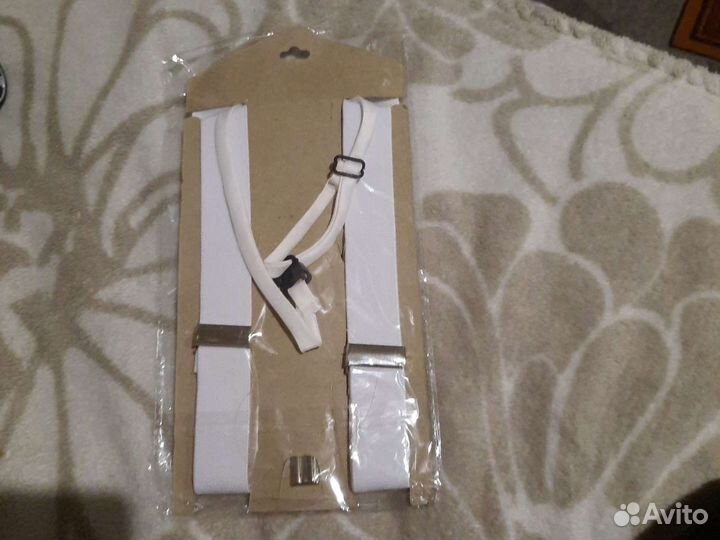 Подтяжки и галстук-бабочка