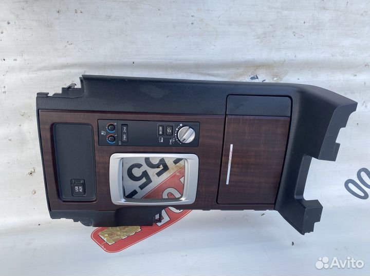 Toyota Land Cruiser 200 центральная консоль