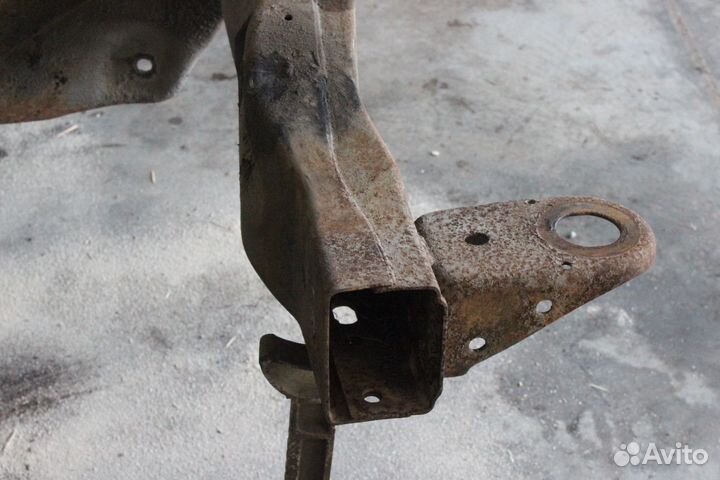 Рама передняя часть 2WD Chevrolet Tahoe GMT400