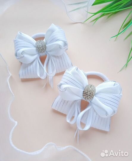 Белые банты