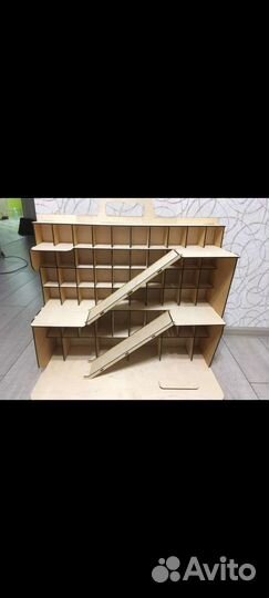 Деревянная парковка для машинок