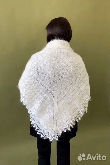 Пуховый белый платок шаль