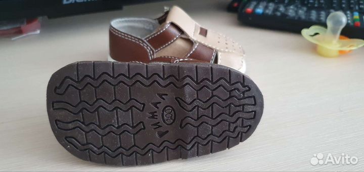Сандали новые
