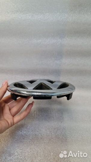 Эмблема в решетку радиатора Volkswagen Transporter
