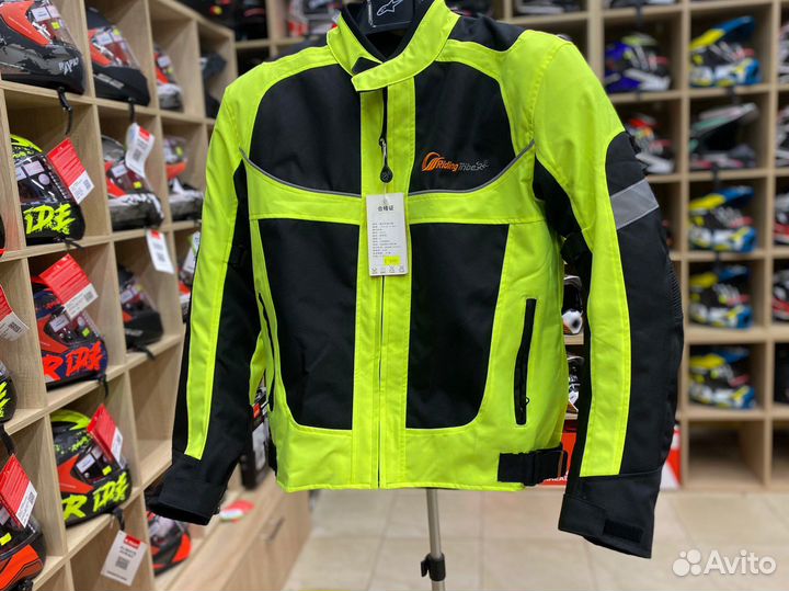 Мотокуртка с подложкой утепленной защитными вставк