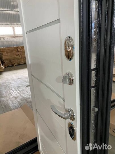 Входная металлическая дверь 