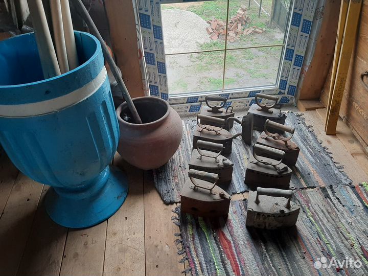 Утюг старинный на углях.угольный утюг