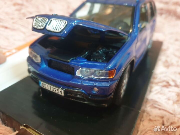 Металлическая коллекционная модель bmw x5 е53