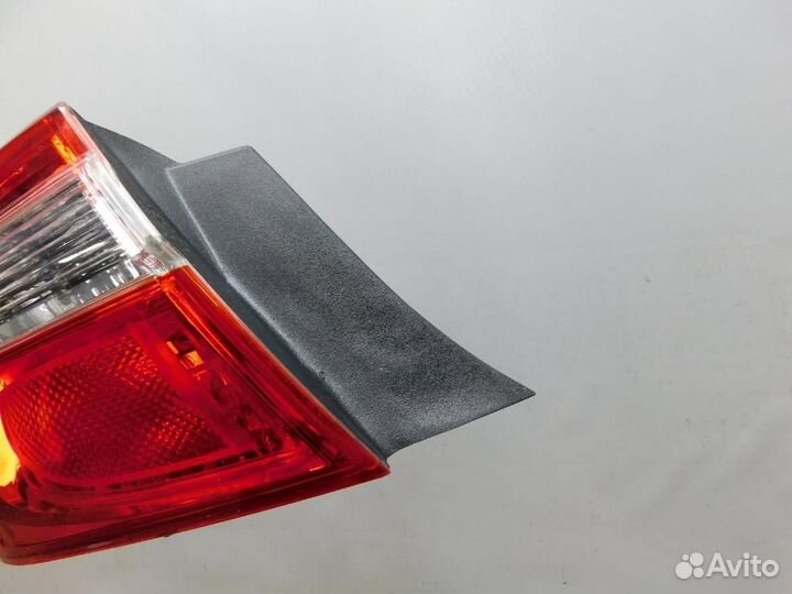 Фонарь задний наружный левый Toyota Camry