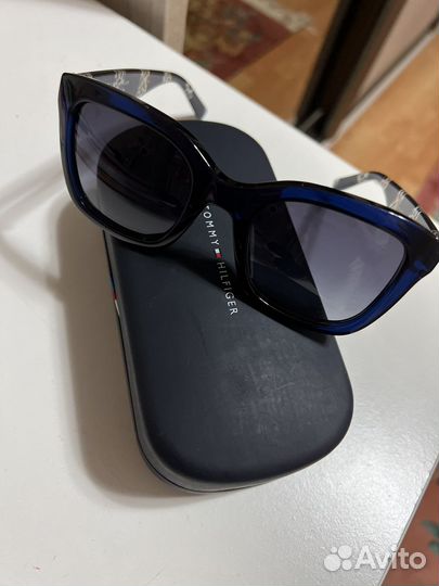 Солнцезащитные очки Tommy hilfiger