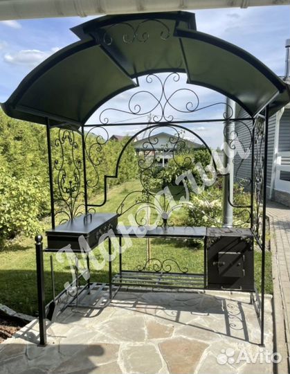 Мангал с крышей