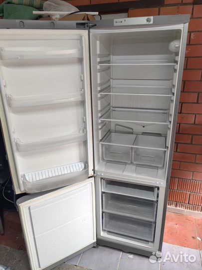 Холодильник б/у Indesit biaa18SH