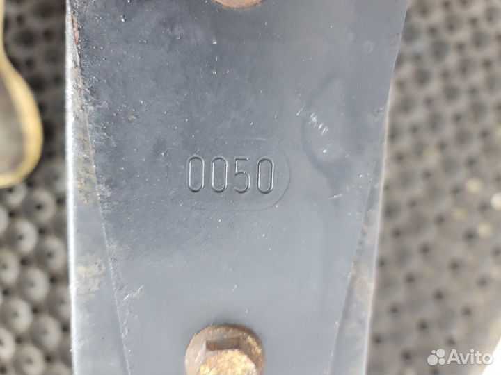 Кронштейн левый радиатора охлаждения Man L2000