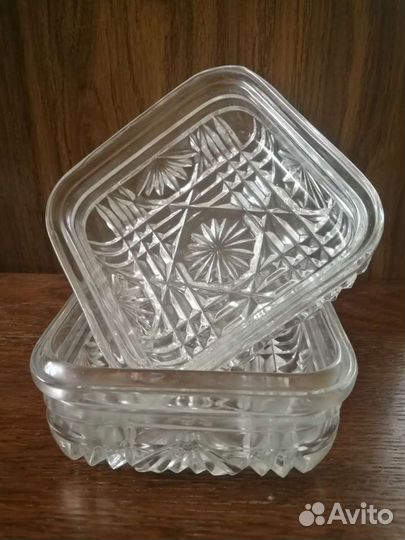 Хрустальная конфетница с крышкой
