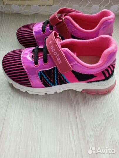 Кроссовки для девочки