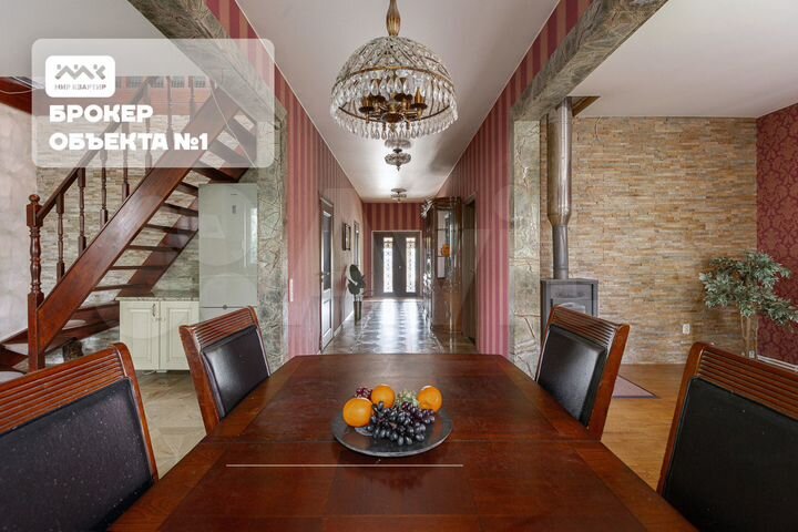 Коттедж 201 м² на участке 10 сот.