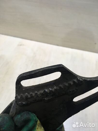 Кронштейн гидроусилителя Ауди 100 С4 053145387A